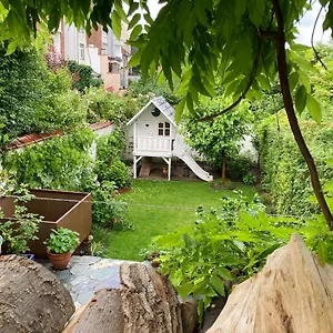 Calm, & Birdsong Near The Center Séjour chez l'habitant